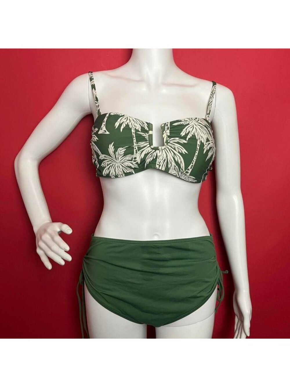 La vie en rose / green and white floral bikini set 💚🤍